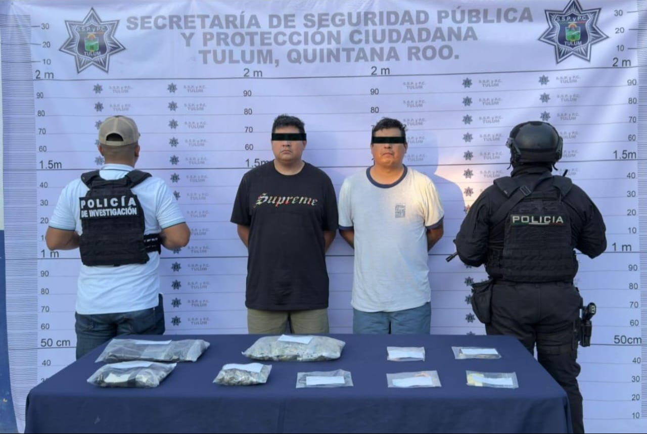 Los hombres tenían diversas dosis de drogas en su posesión Los hombres tenían diversas dosis de drogas en su posesión