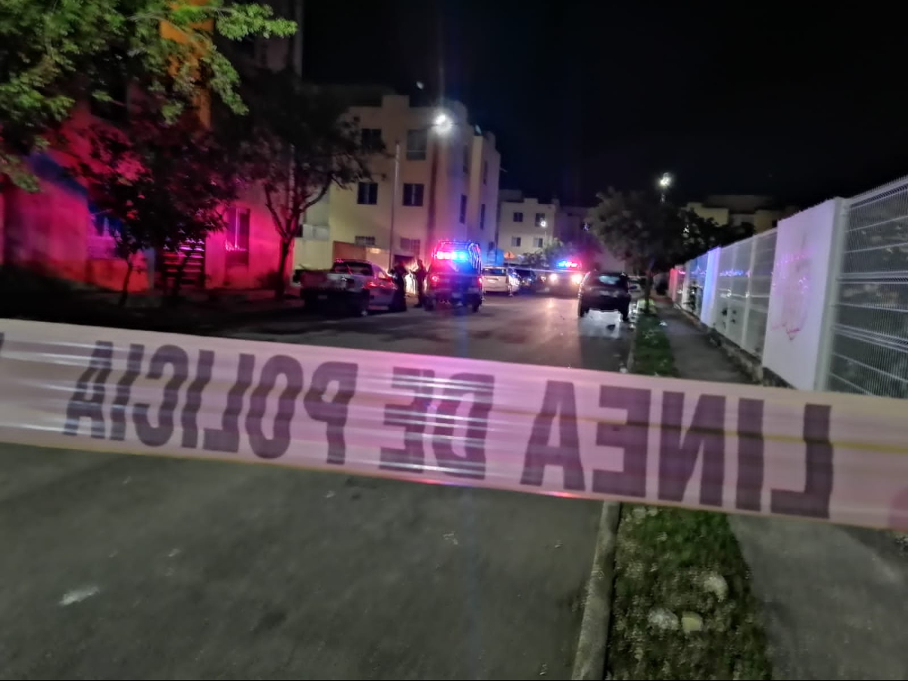 Motociclistas armados atacan a dos hombres en Paseos del Mar, Cancún Motociclistas armados atacan a dos hombres en Paseos del Mar, Cancún