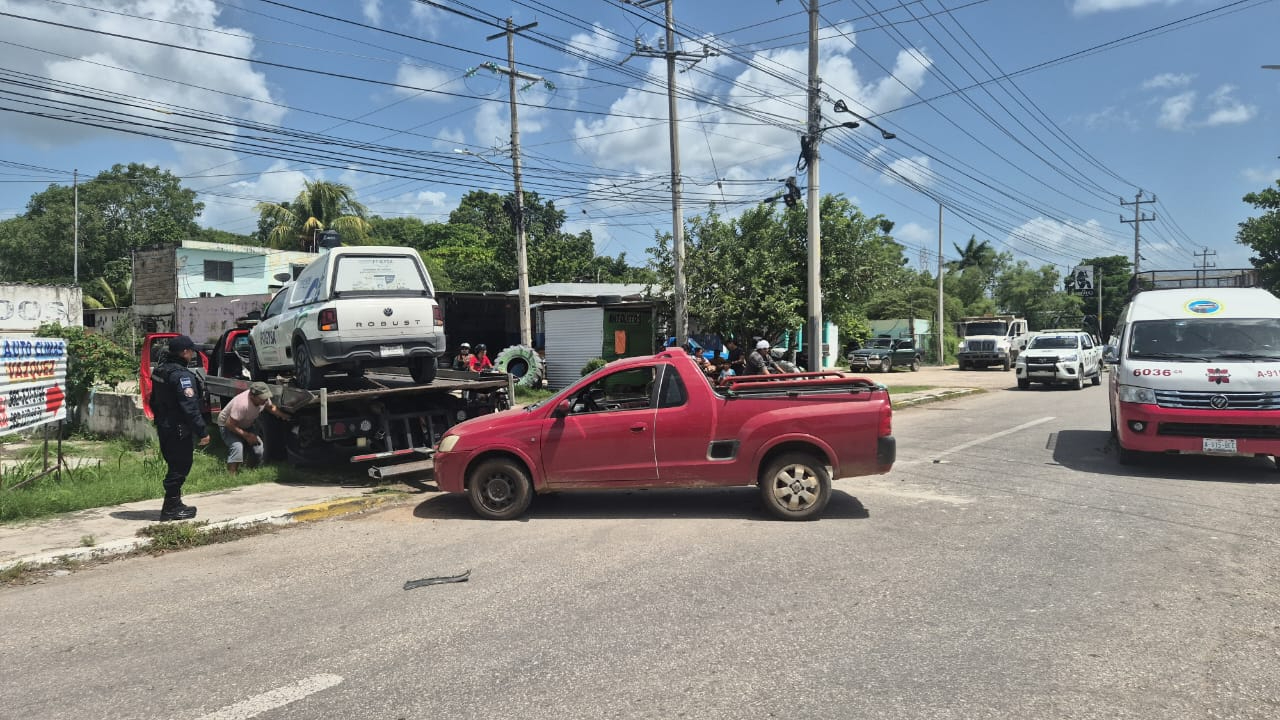 Choque en la avenida Colosio deja daños materiales en Champotón