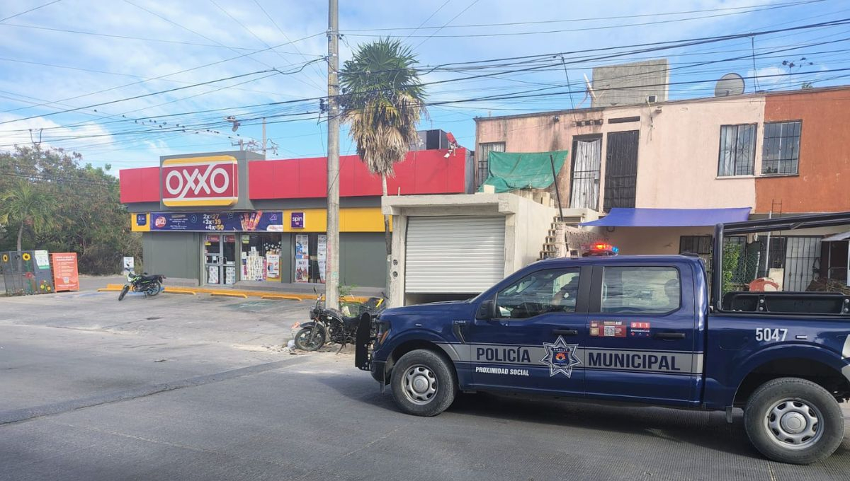 Intento de asalto en tienda Oxxo de Cancún termina con la detención del presunto ladrón