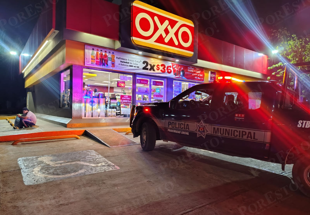 Violenta madrugada: Sujetos armados asaltan un Oxxo en Cancún