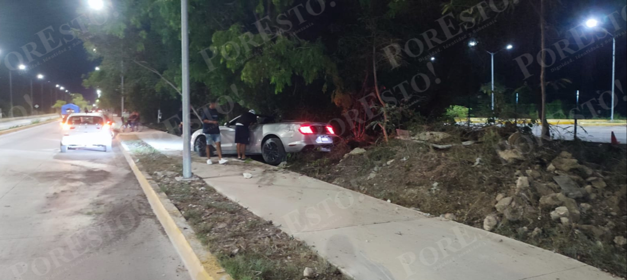 Paramédicos atendieron a los conductores quienes no presentaba lesiones que pusieran en riesgo su integridad