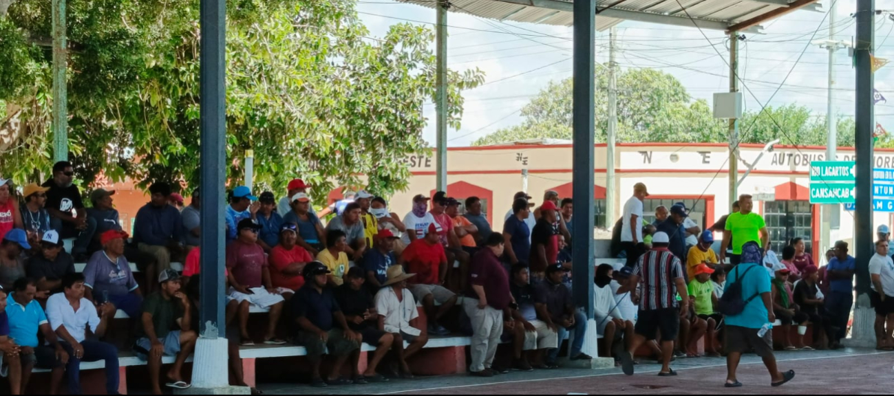 Una comisión de pescadores locales fungieron como la voz de la comunidad. Una comisión de pescadores locales fungieron como la voz de la comunidad.