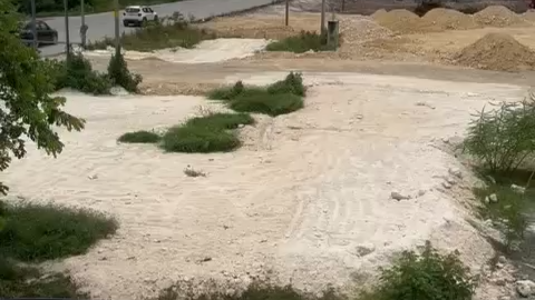 El lugar era sede de una extensa área verde, la cual fue removida. El lugar era sede de una extensa área verde, la cual fue removida.