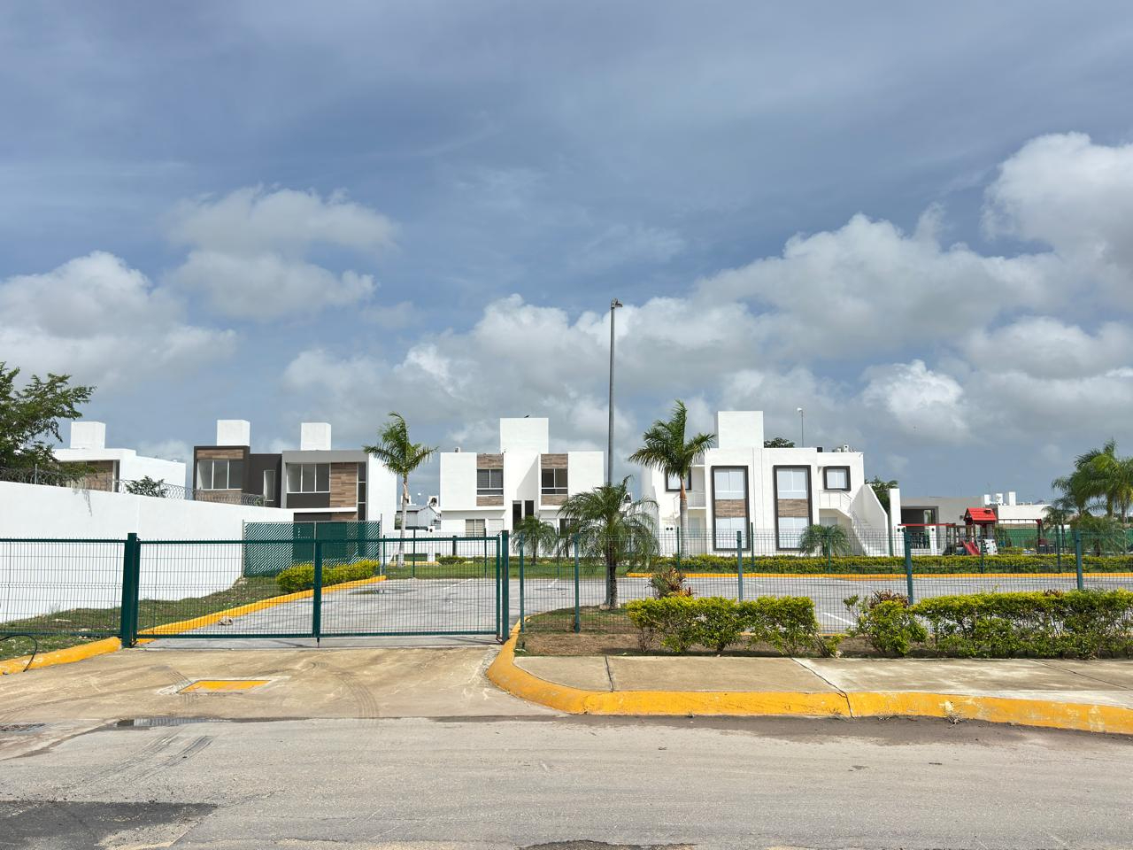 El presidente Nacional de la AMII, aseguró futuras fuertes inversiones tanto en el sector de la vivienda como en el recreativo y cultural El presidente Nacional de la AMII, aseguró futuras fuertes inversiones tanto en el sector de la vivienda como en el recreativo y cultural