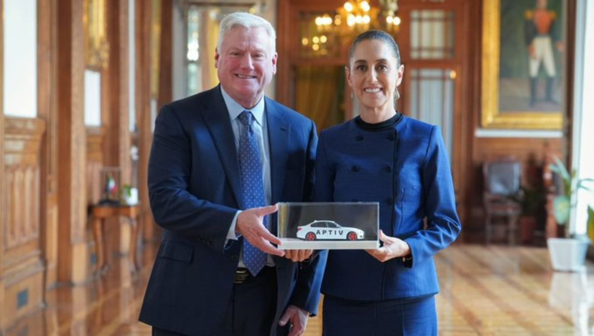 La presidenta de México, Claudia Sheinbaum, recibió en Palacio Nacional a Kevin P. Clark, presidente y director ejecutivo de Aptiv La presidenta de México, Claudia Sheinbaum, recibió en Palacio Nacional a Kevin P. Clark, presidente y director ejecutivo de Aptiv