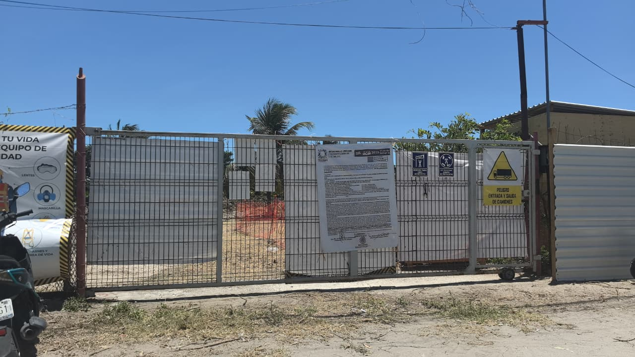 Trabajadores foráneos amenazan empleos locales en obra de Walmart Trabajadores foráneos amenazan empleos locales en obra de Walmart