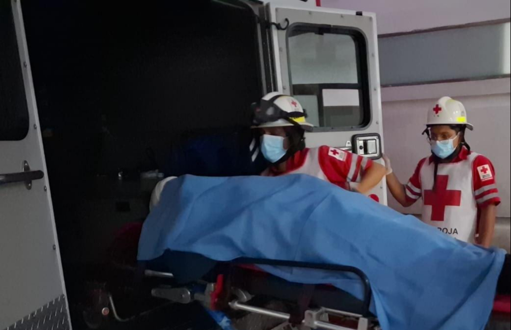 Agresores huyeron antes de la llegada de la policía; no hay detenidos.