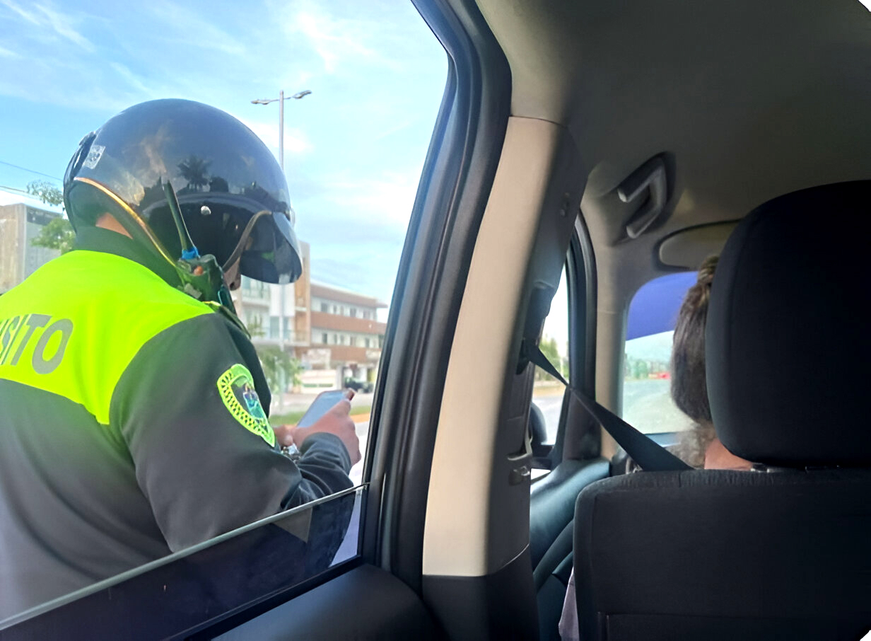 El agraviado reportó que los oficiales dados de baja iban a bordo de una motocicleta con el número económico 9214