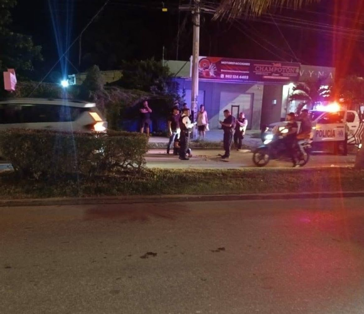 Emergencia en Champotón: mujer embarazada derrapa en motocicleta por hoyo en avenida