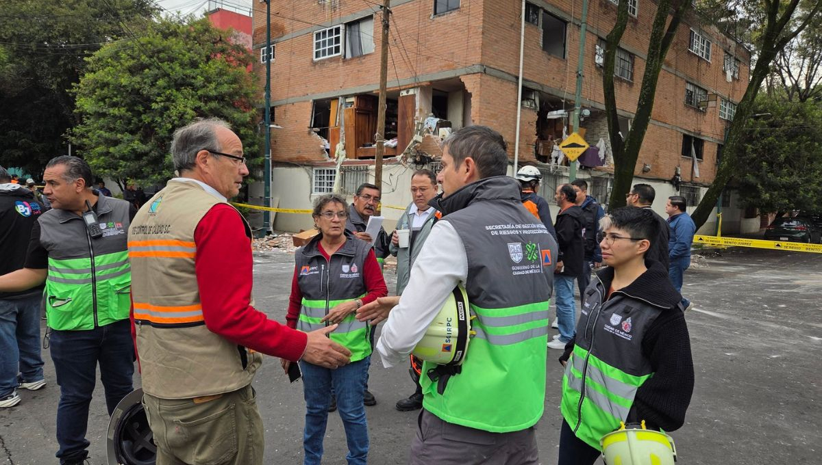 Personal especializado inspecciona las instalaciones de gas y electricidad para descartar riesgos adicionales