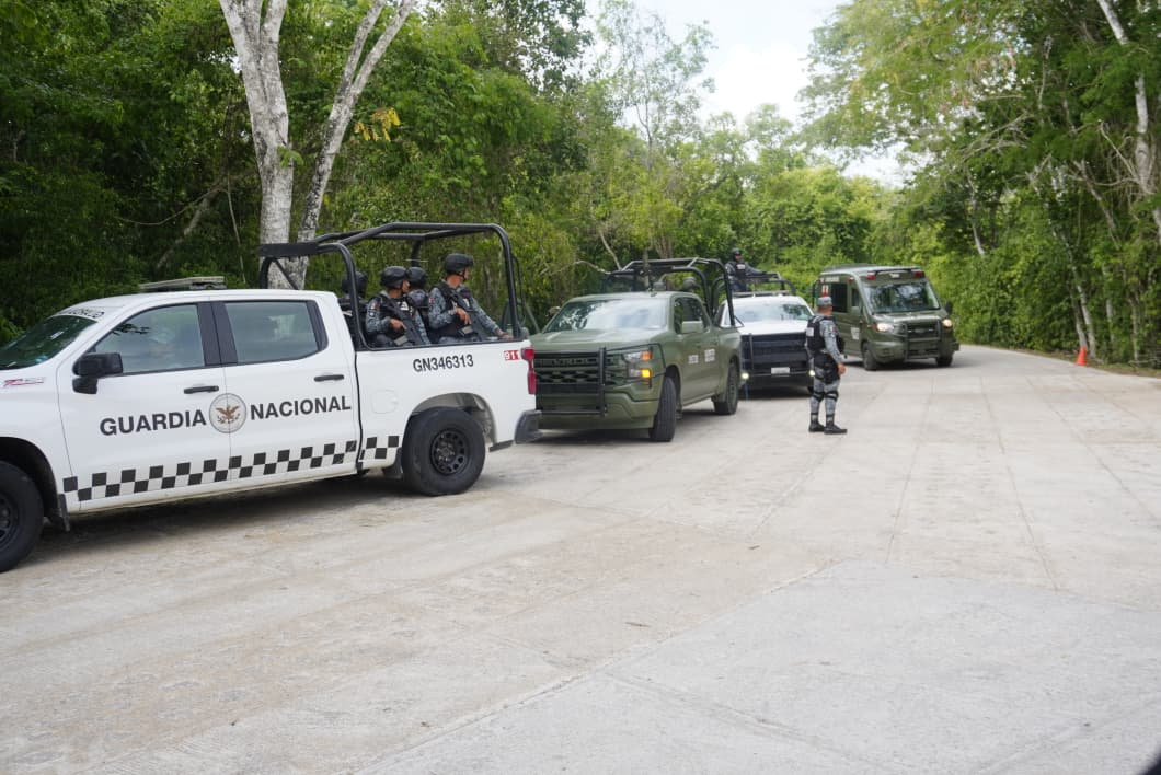 Personal logístico y de seguridad federal resguarda el recinto desde temprana