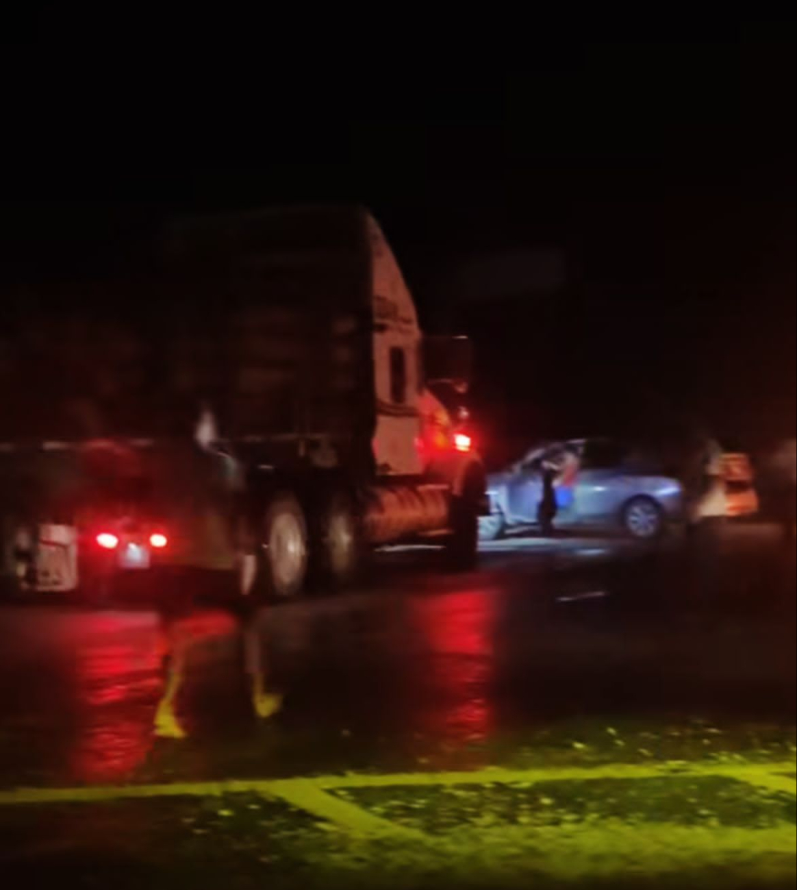 El grupo de inconformes se concentró a la altura del entronque de Ley de Reforma Agraria.