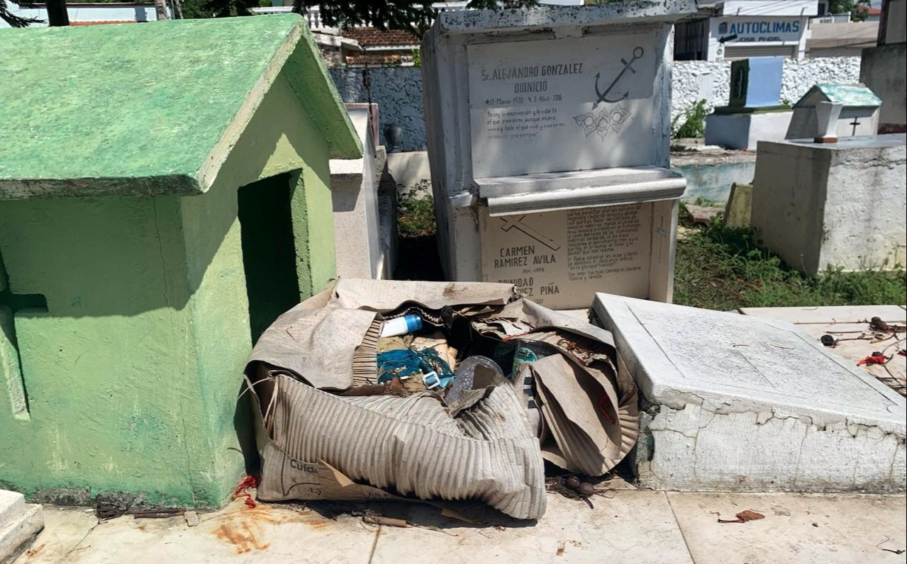 Familias acusan al Ayuntamiento de Campeche de negligencia; solo dan mantenimiento en Día de Muertos.