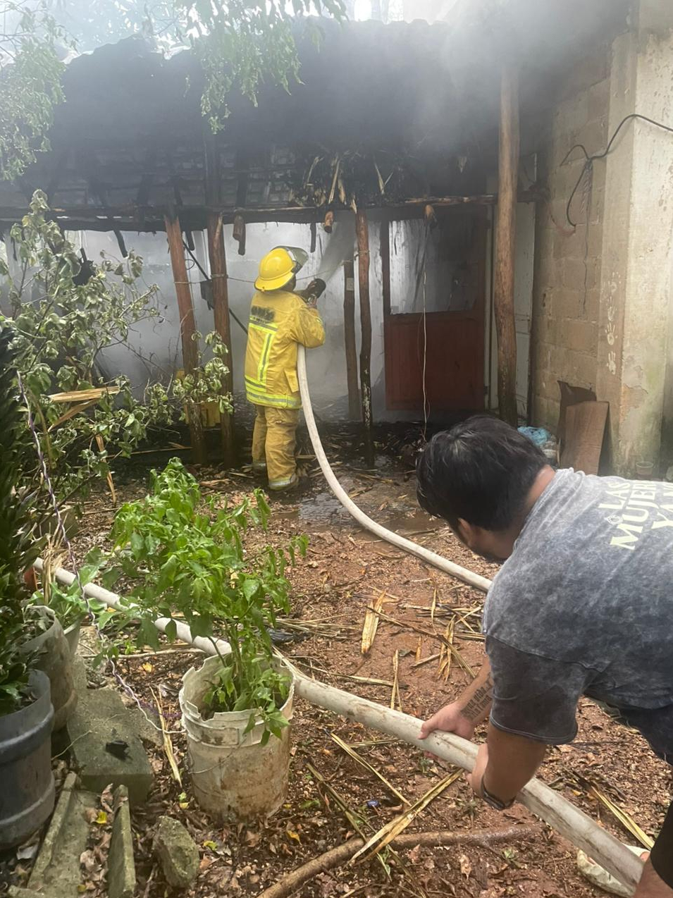 Los bomberos lograron apagar con éxito el incendio, aunque se registraron daños materiales Los bomberos lograron apagar con éxito el incendio, aunque se registraron daños materiales