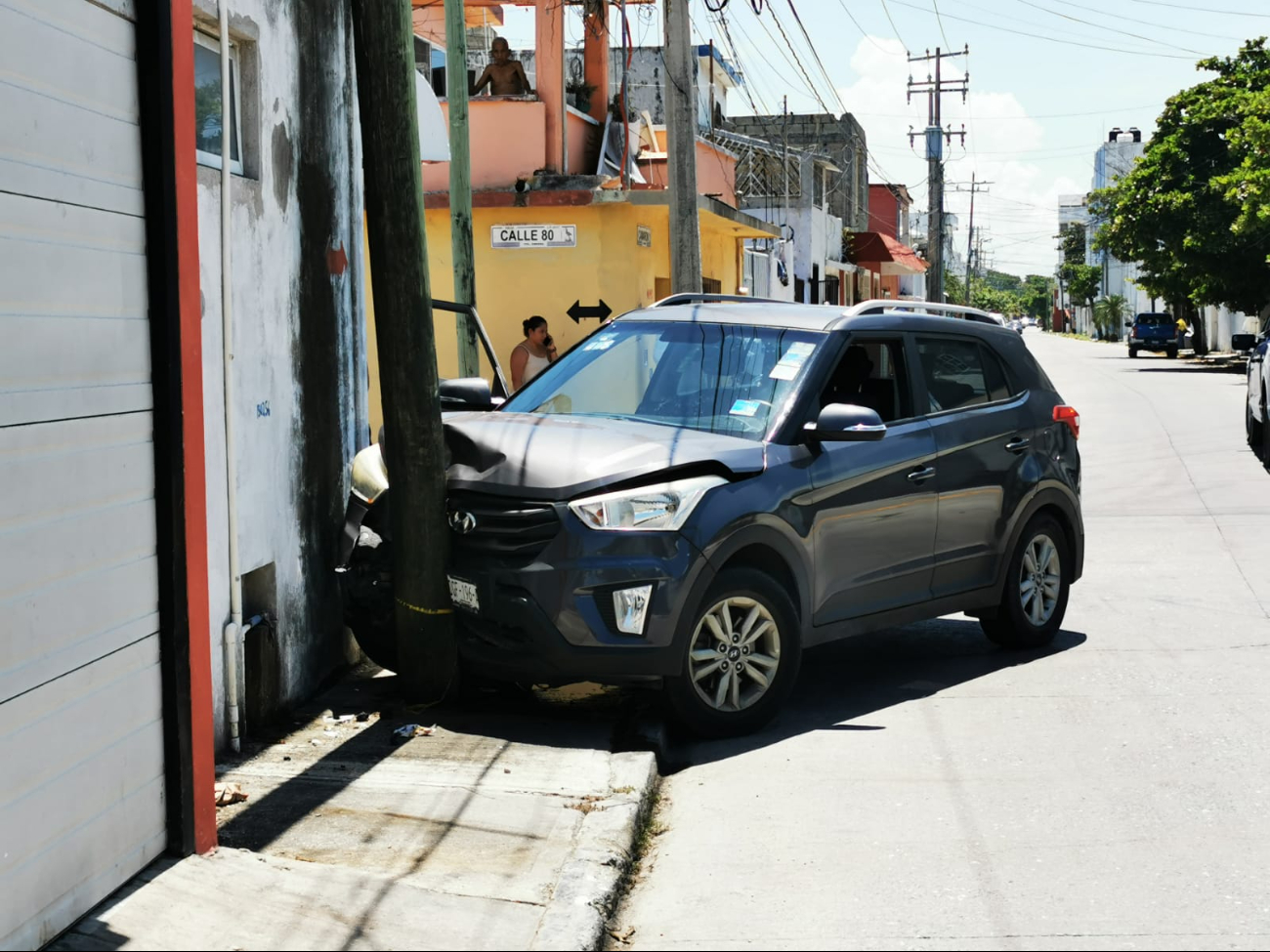 Accidente en avenida de Ciudad del Carmen deja daños materiales y alarma vecinal