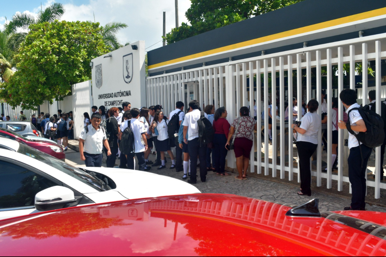 Miles de estudiantes de nivel medio superior en Campeche inician cursos de inducción del ciclo escolar 2025-2026. Miles de estudiantes de nivel medio superior en Campeche inician cursos de inducción del ciclo escolar 2025-2026.