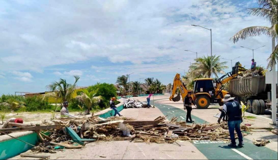Roldán Pérez acusa al Ayuntamiento de parcialidad en desalojos de la playa Roldán Pérez acusa al Ayuntamiento de parcialidad en desalojos de la playa