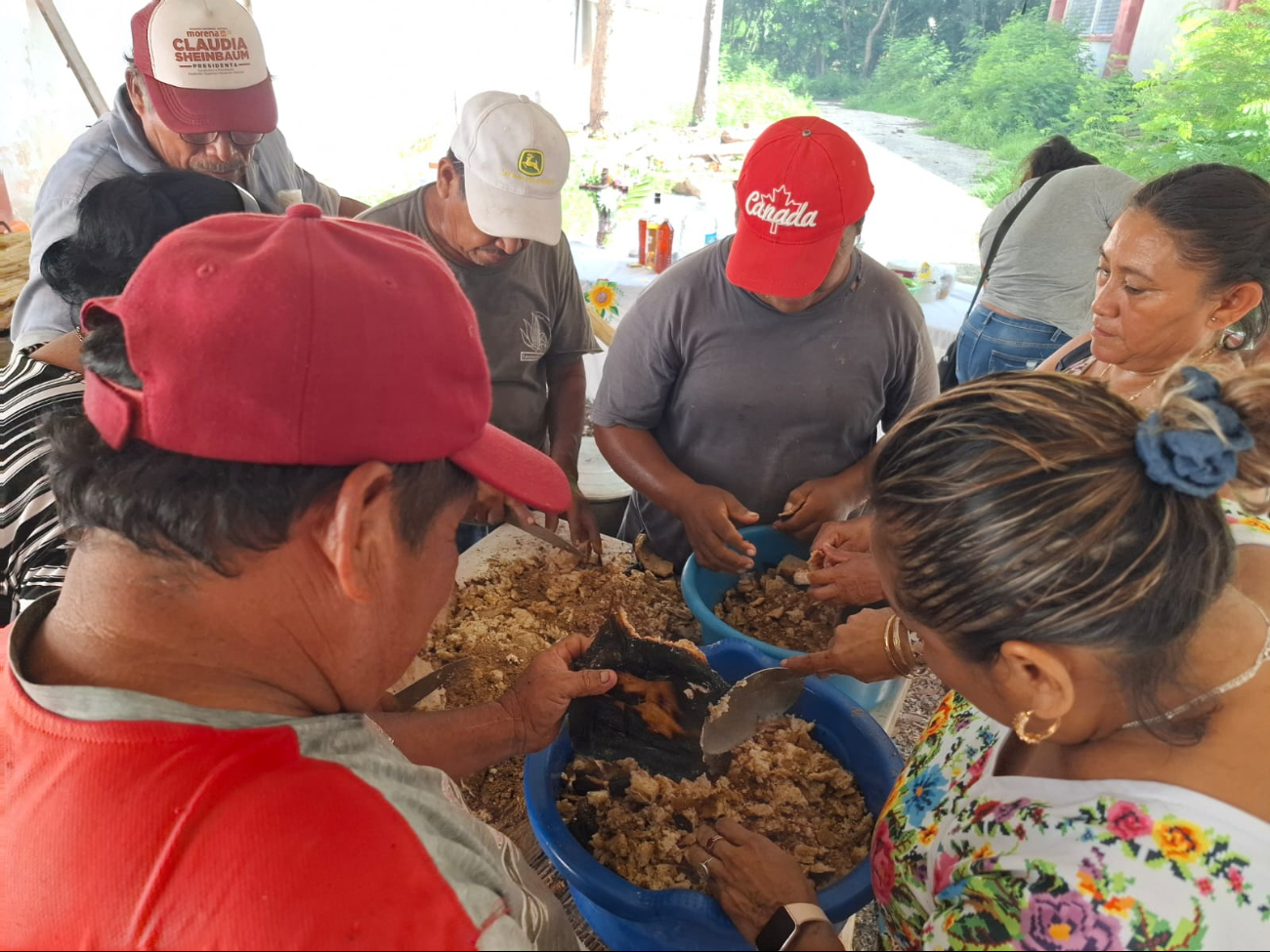 Cocinaron 16 pibes con pepita de calabaza, pollo y pavo, como ofrenda a los dioses del monte.