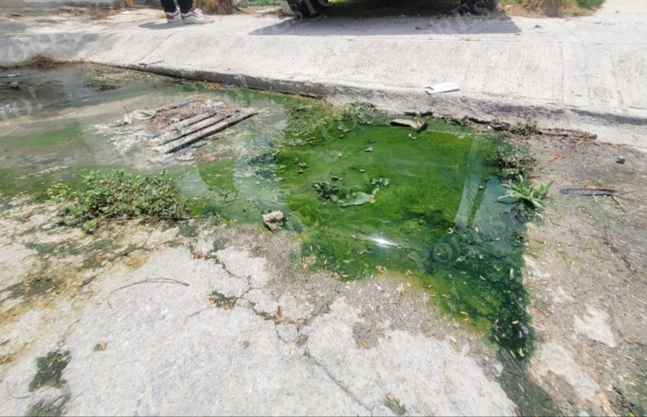 Debido a los riesgos sanitarios, los vecinos exigen respuesta y solución por parte de Aguakan Debido a los riesgos sanitarios, los vecinos exigen respuesta y solución por parte de Aguakan