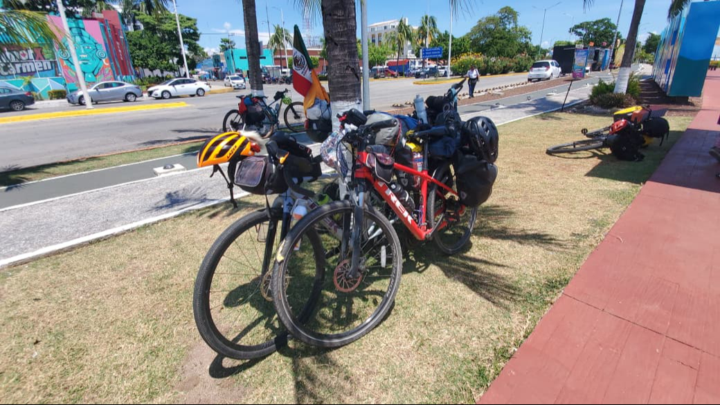 El recorrido ha enfrentado calor extremo, lluvias, desperfectos mecánicos e inseguridad, aunque también hospitalidad en municipios. El recorrido ha enfrentado calor extremo, lluvias, desperfectos mecánicos e inseguridad, aunque también hospitalidad en municipios.