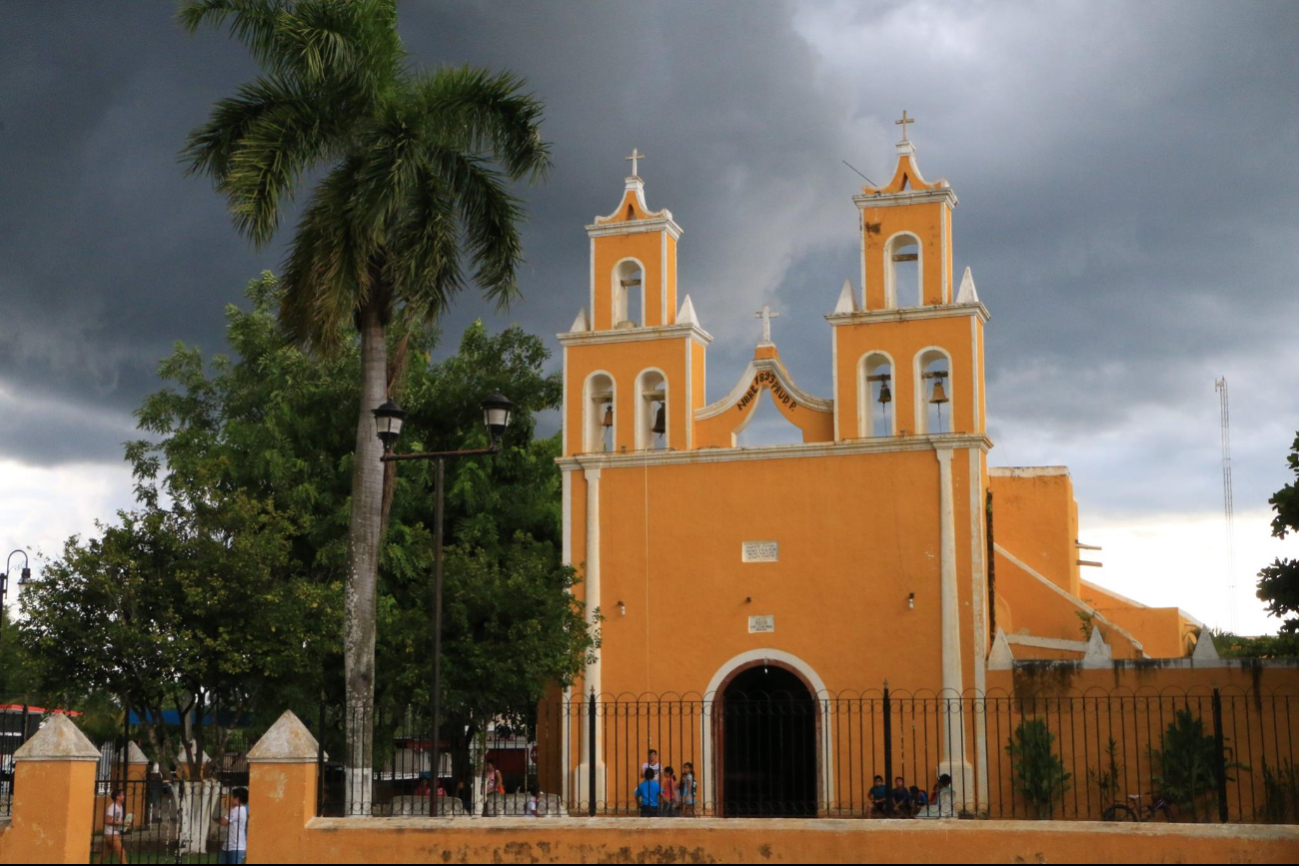 Las precipitaciones dañan progresivamente los muros y techos de la iglesia de San Francisco