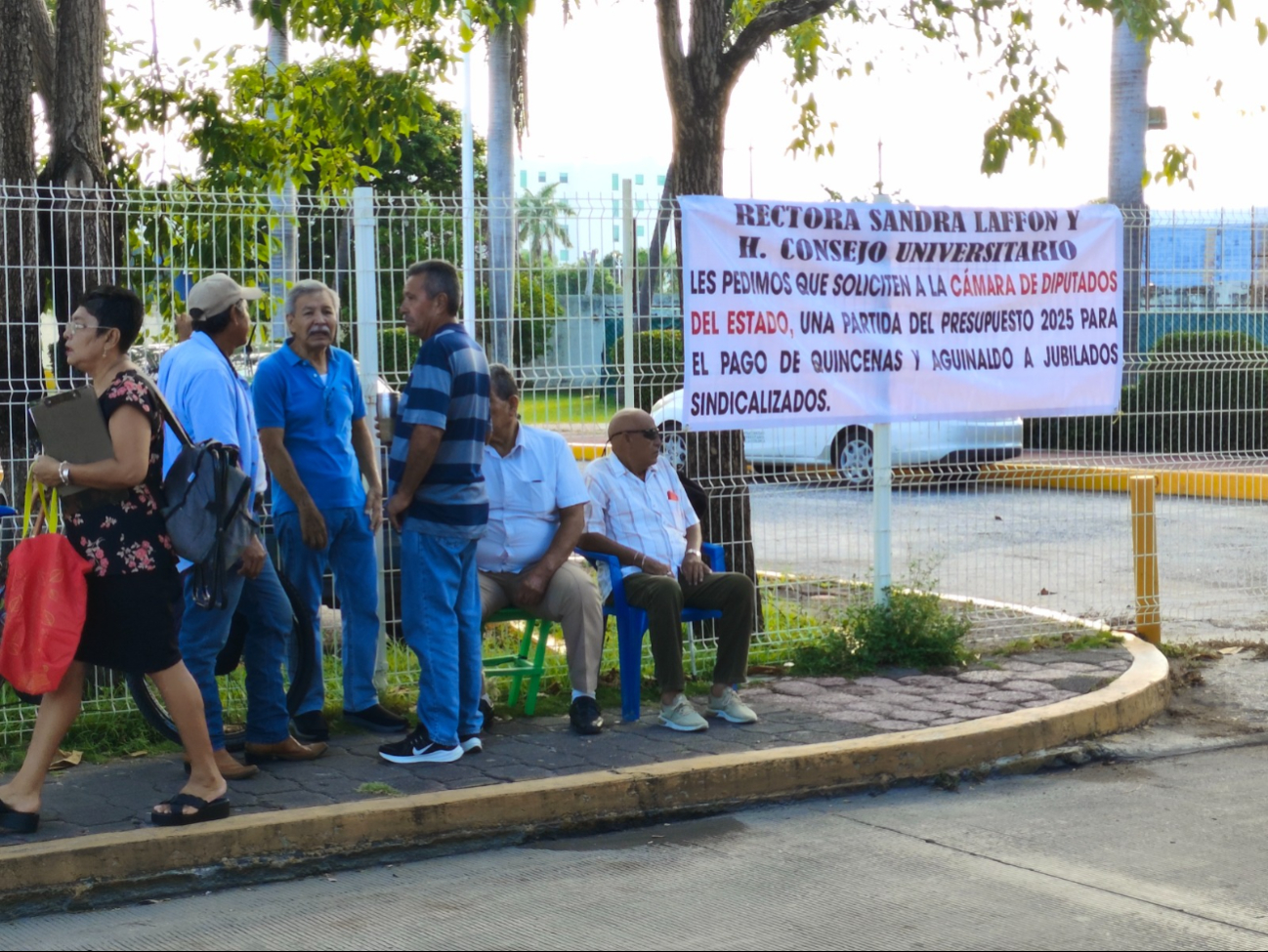 Señaló que más de 100 trabajadores esperan jubilarse mientras la rectoría frena acuerdos