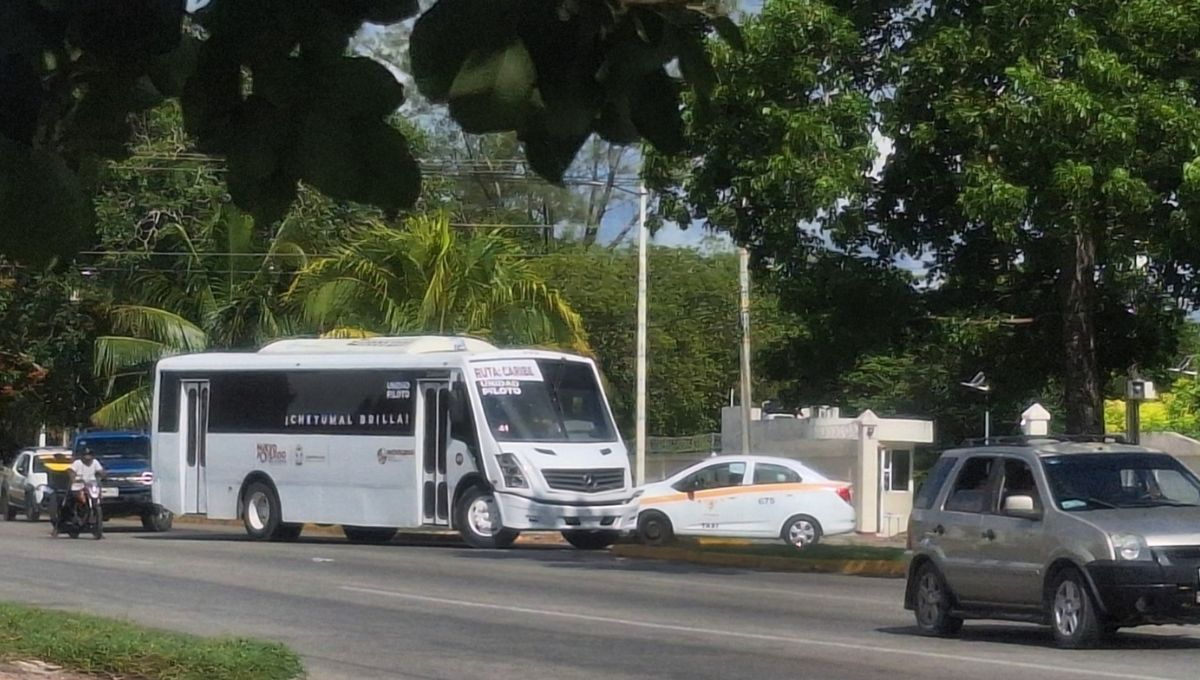 Taxista obstruye el paso de camión de “Ruta Caribe” en Chetumal
