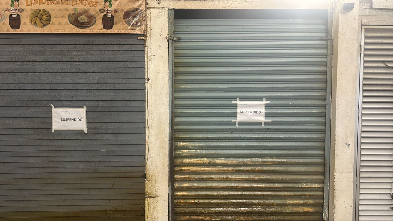 Riña entre meseros provoca cierre temporal de dos locales en el mercado de Santa Ana