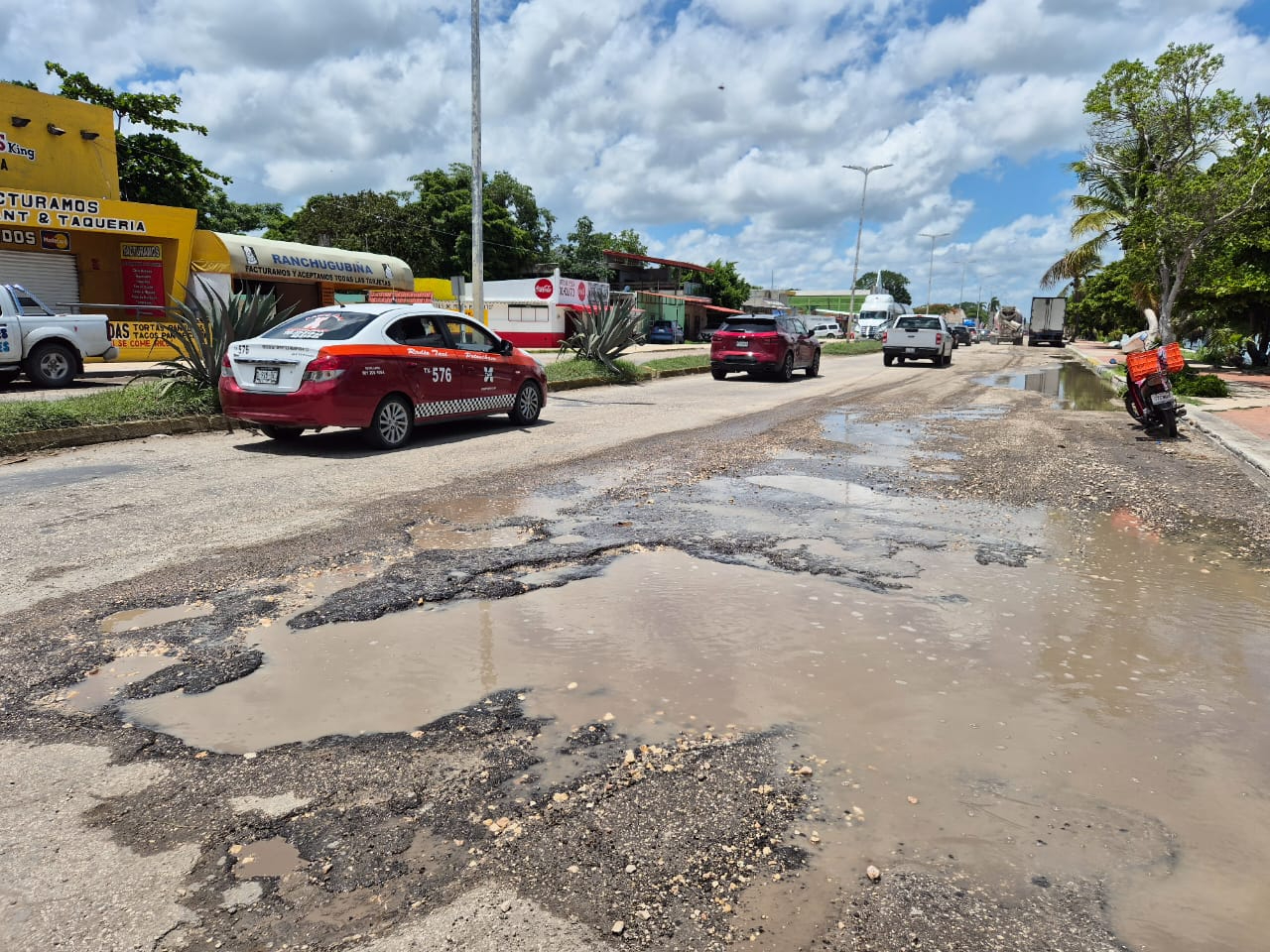 Se agravan condiciones del malecón de Champotón: conductores señalan el peligro y exigen soluciones