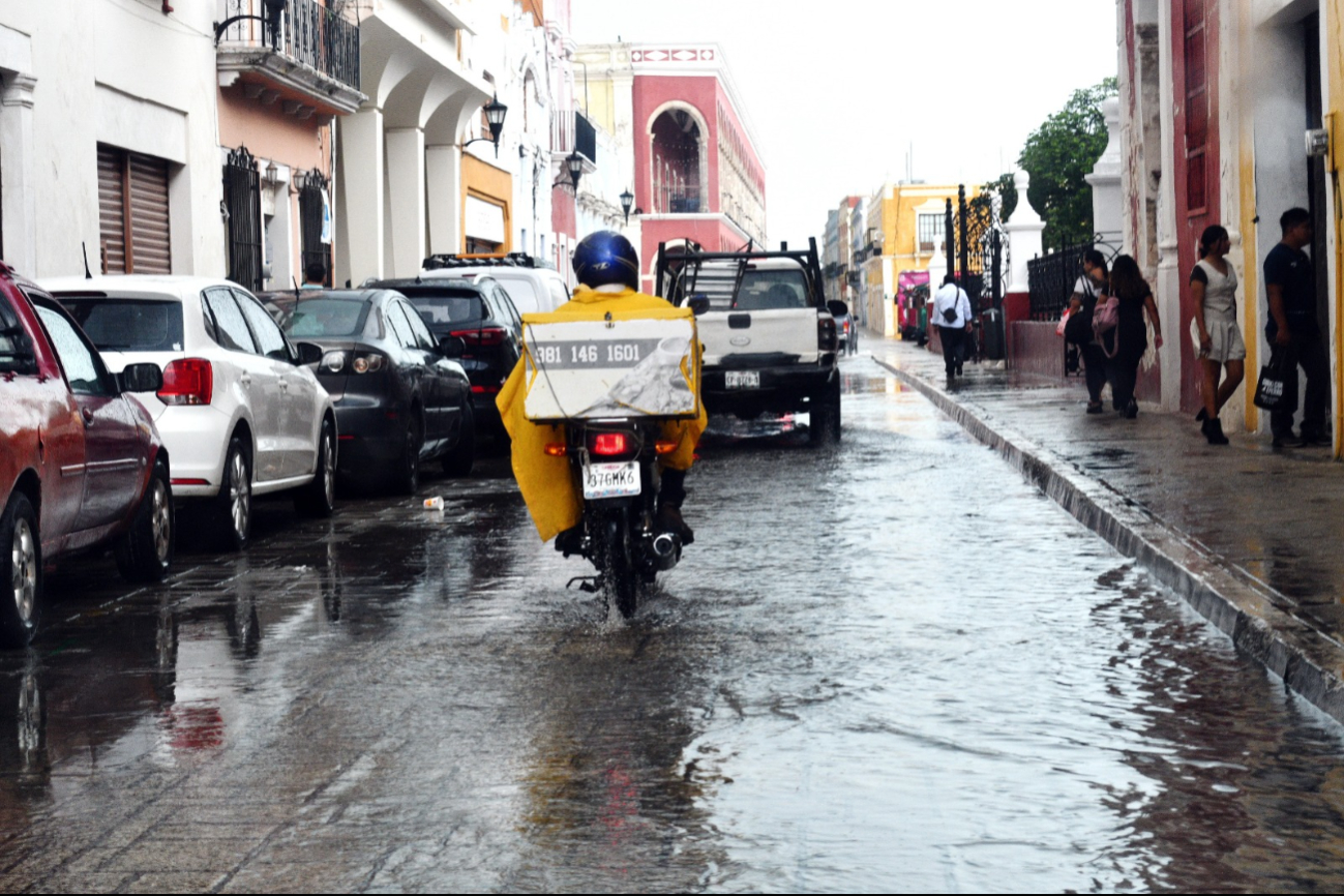 Se han registrado inundaciones o encharcamientos en varias calles de la ciudad. Se han registrado inundaciones o encharcamientos en varias calles de la ciudad.