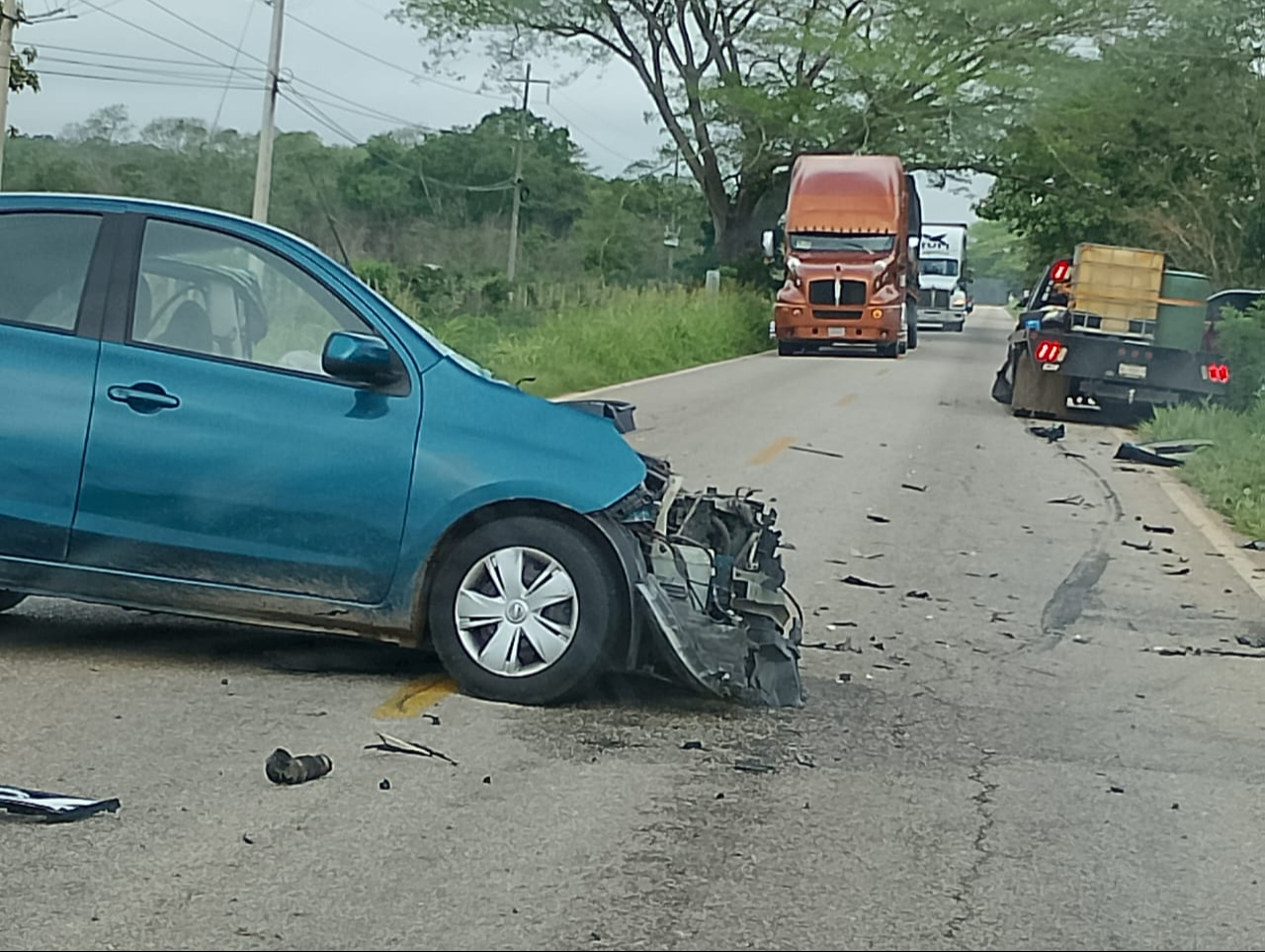 Tragedia en la carretera Hopelchén–Campeche: March se estrella de frente contra camión Tragedia en la carretera Hopelchén–Campeche: March se estrella de frente contra camión