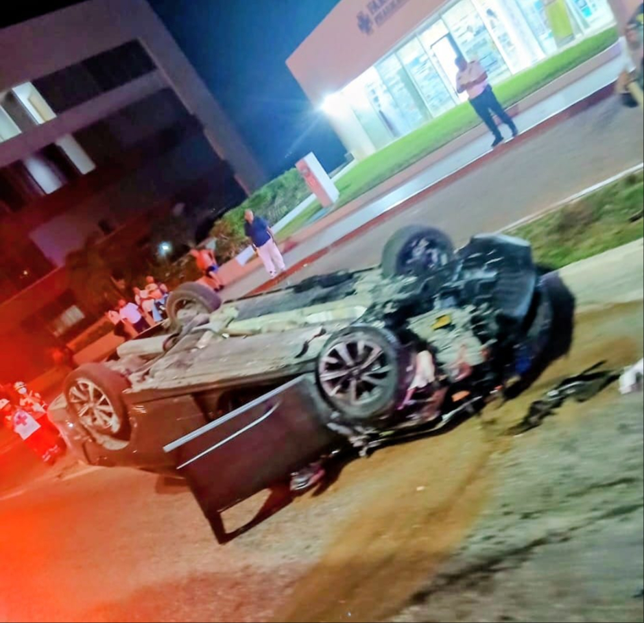 A pesar de lo aparatoso del accidente, el conductor no sufrió heridas graves.