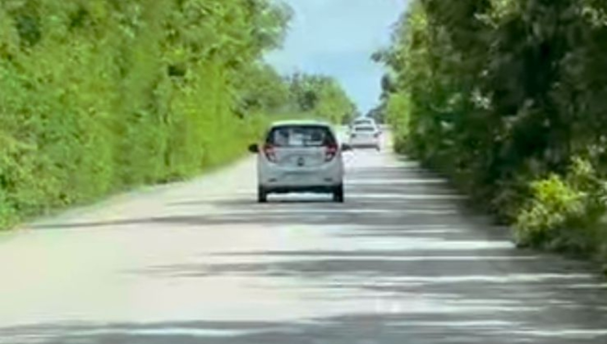 El auto estuvo a punto de impactar a otros vehículos