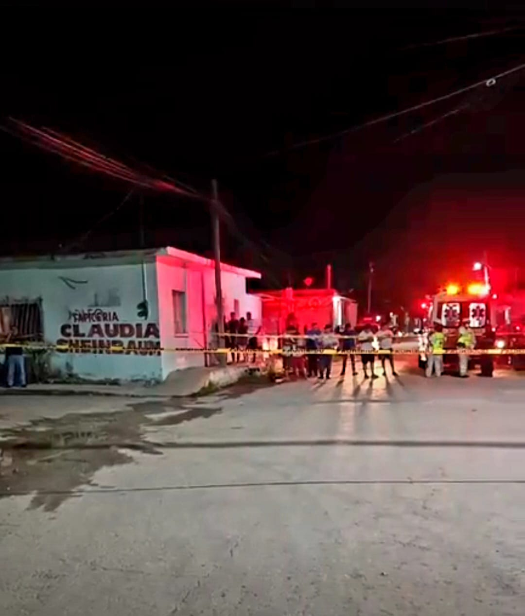 Elementos policiacos acordonaron y resguardaron la escena del crimen.