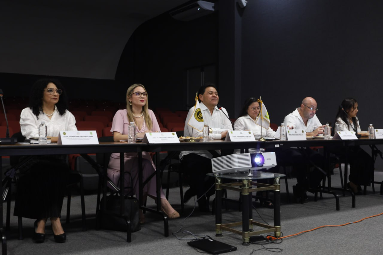  Fiscalía de Yucatán presenta avances en modernización y atención ciudadana ante empresarios