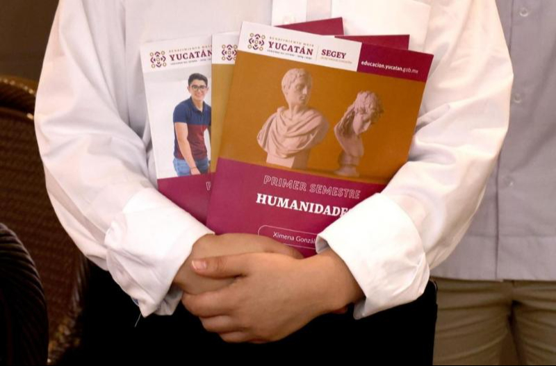 Segey presenta libros de texto innovadores para preparatorias estatales