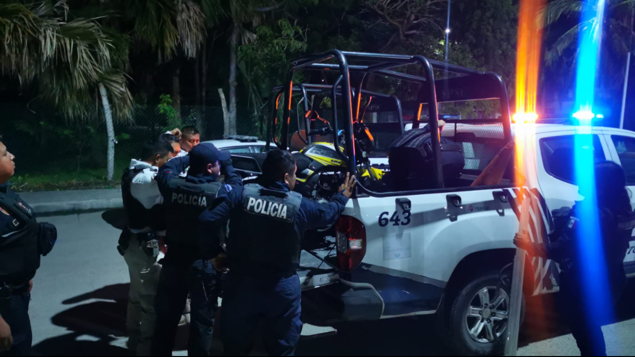Aseguran motocicleta y trasladan a dos masculinos en operativo de la PEP