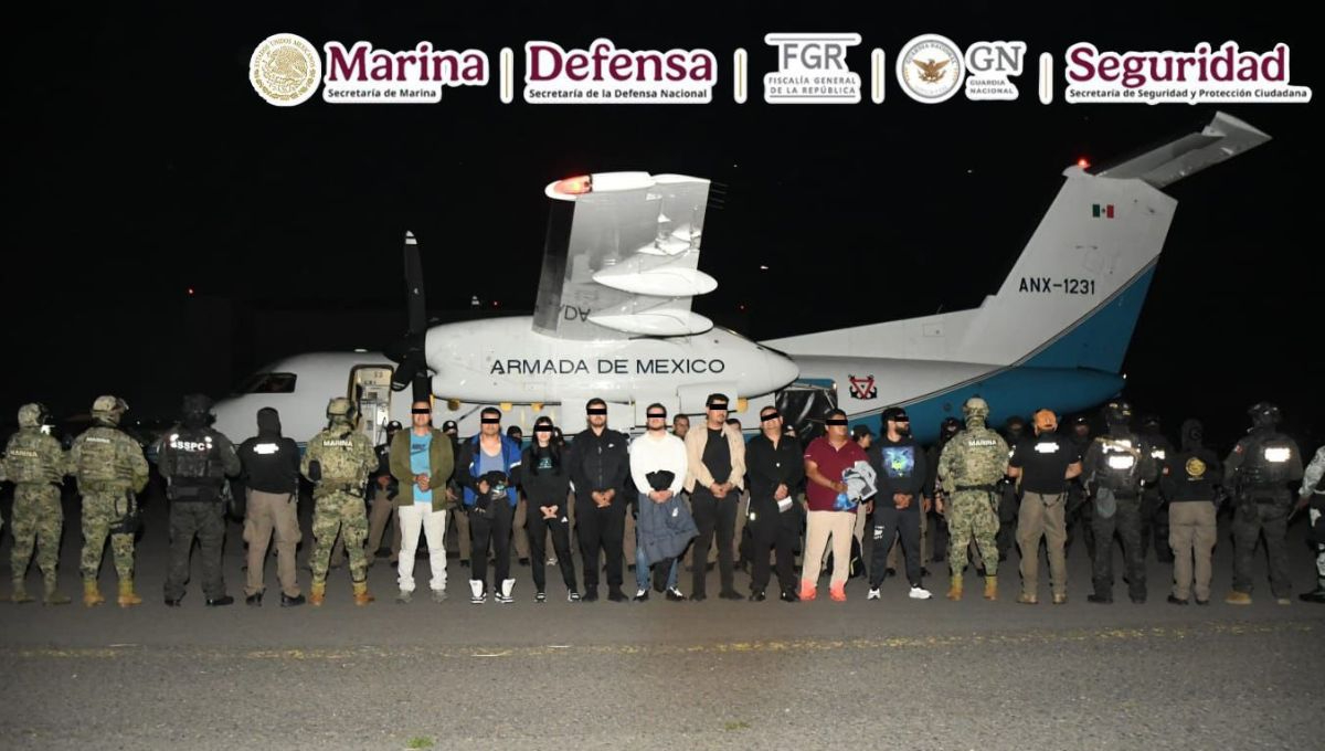 Durante los cateos, también se aseguraron armas largas, municiones y equipo táctico