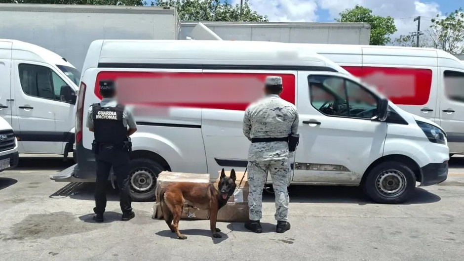 En el Aeropuerto Internacional de Cancún, en abril, federales también hallaron 35 kilos de cannabis.