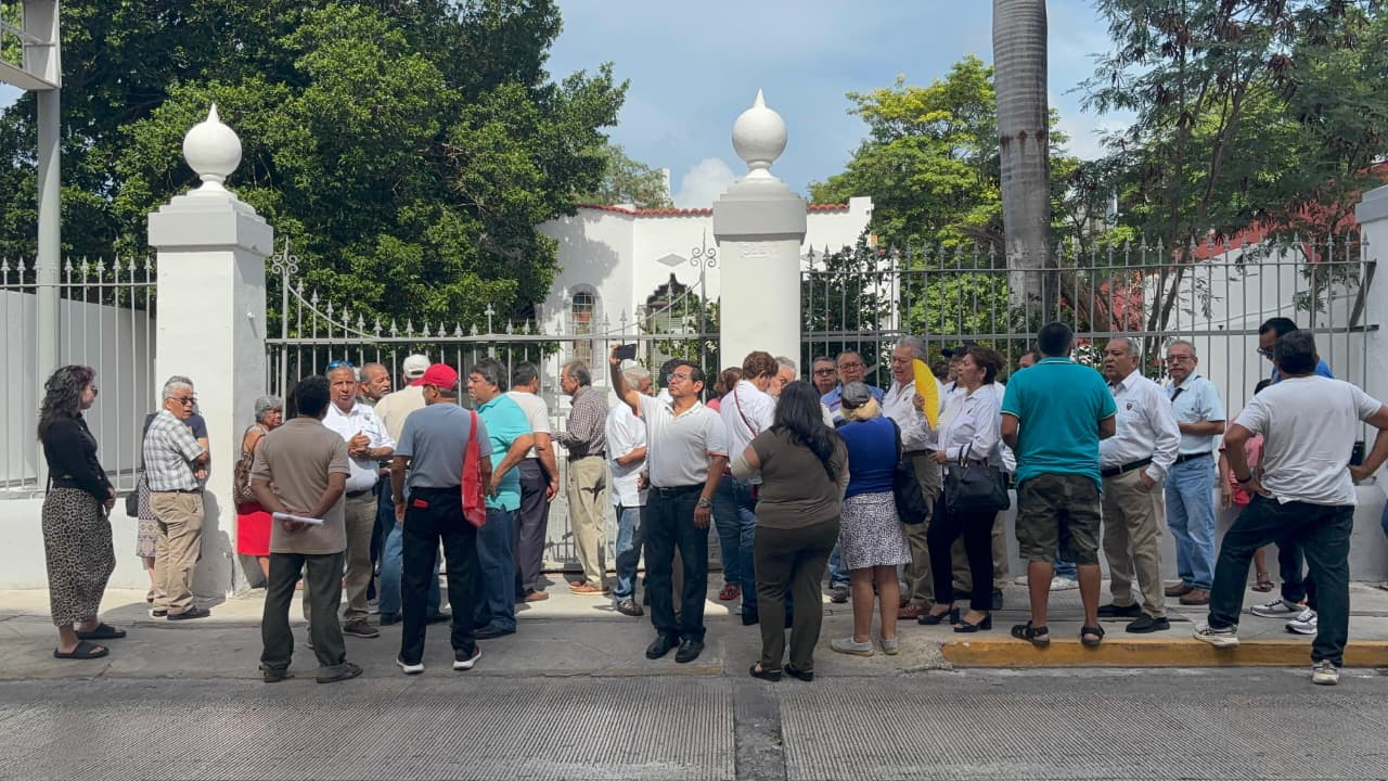 Jubilados acusan abandono en el servicio médico de PEMEX en Yucatán