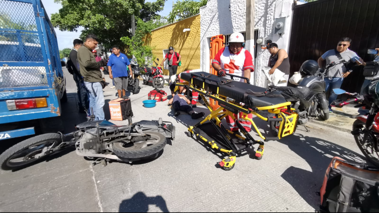 Paramédicos de la Cruz Roja lo trasladaron de urgencia a un hospital Paramédicos de la Cruz Roja lo trasladaron de urgencia a un hospital