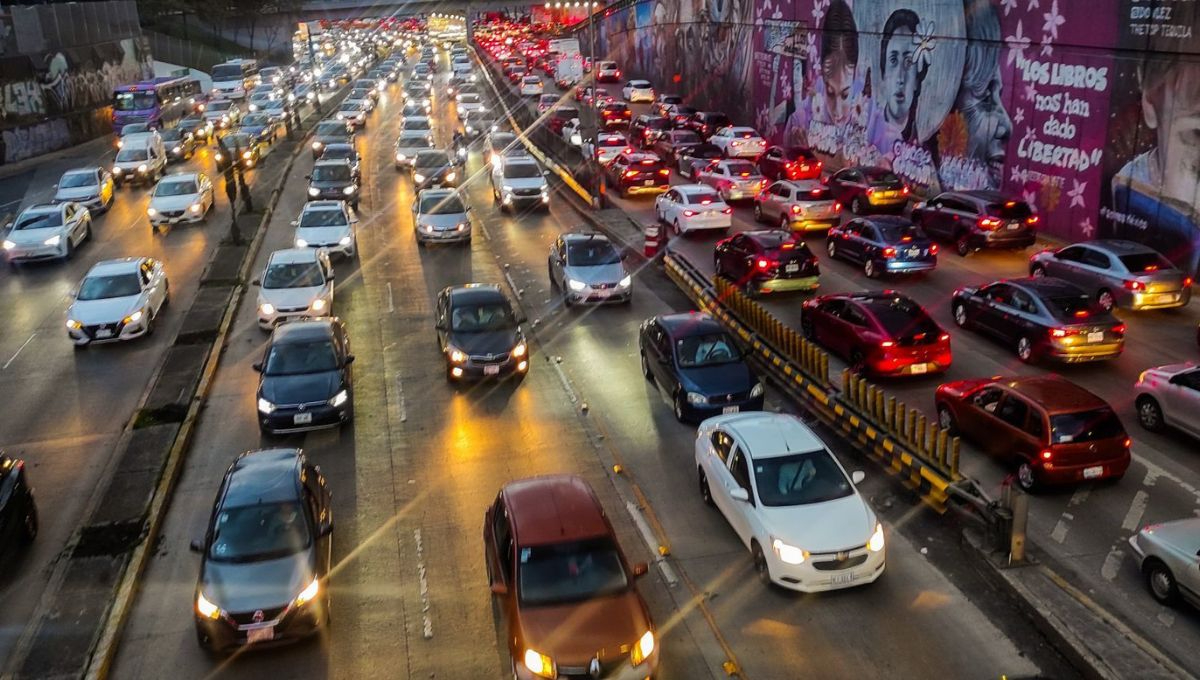El programa Hoy No Circula es una medida ambiental que restringe la circulación vehicular en días específicos El programa Hoy No Circula es una medida ambiental que restringe la circulación vehicular en días específicos