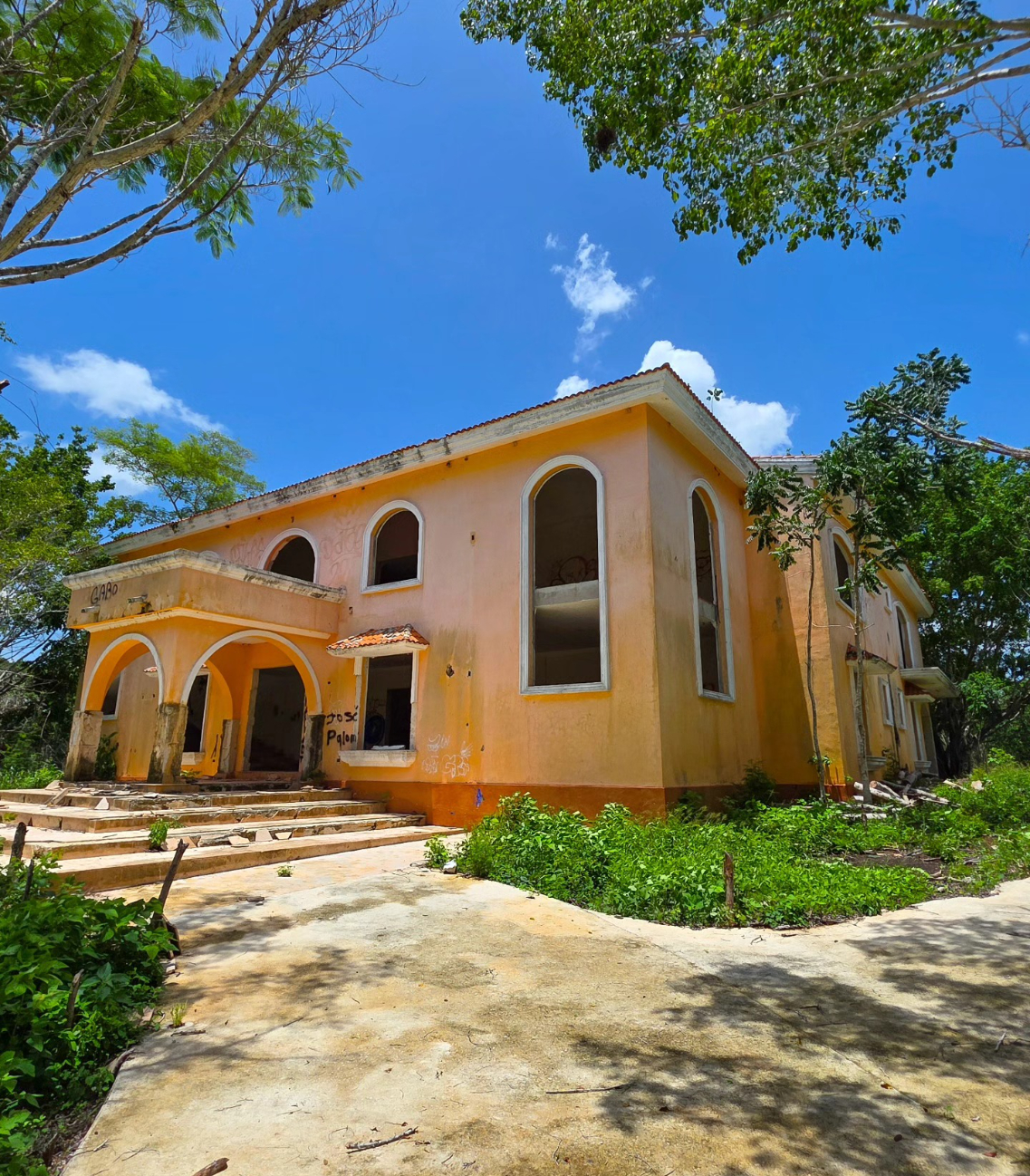El youtuber yucateco visitó la hacienda que perteneció a una líder criminal El youtuber yucateco visitó la hacienda que perteneció a una líder criminal