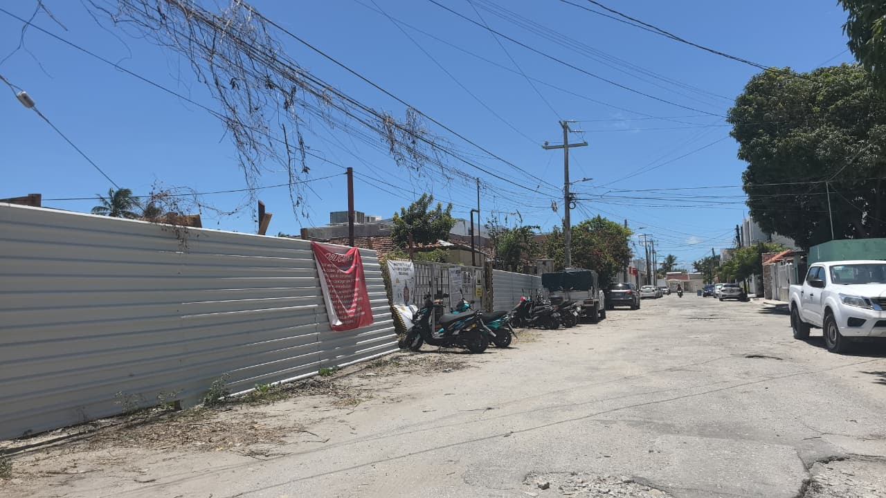 En la construcción de la Bodega Aurrerá se detectaron contratos colectivos ilegales. En la construcción de la Bodega Aurrerá se detectaron contratos colectivos ilegales.