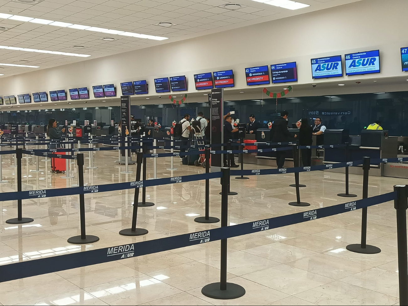 Hay regular afluencia de pasajeros en el aeropuerto de Mérida Hay regular afluencia de pasajeros en el aeropuerto de Mérida