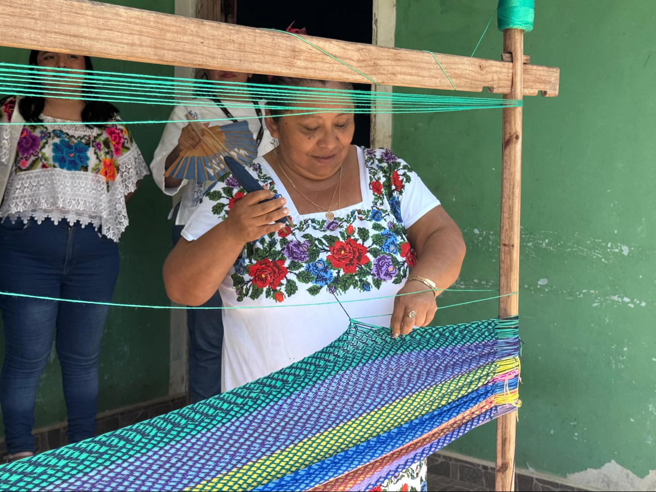 Se ofrecen recorridos en talleres elaboración de hamacas, tortillas a mano, chocolate, bordado y hasta la milpa Se ofrecen recorridos en talleres elaboración de hamacas, tortillas a mano, chocolate, bordado y hasta la milpa