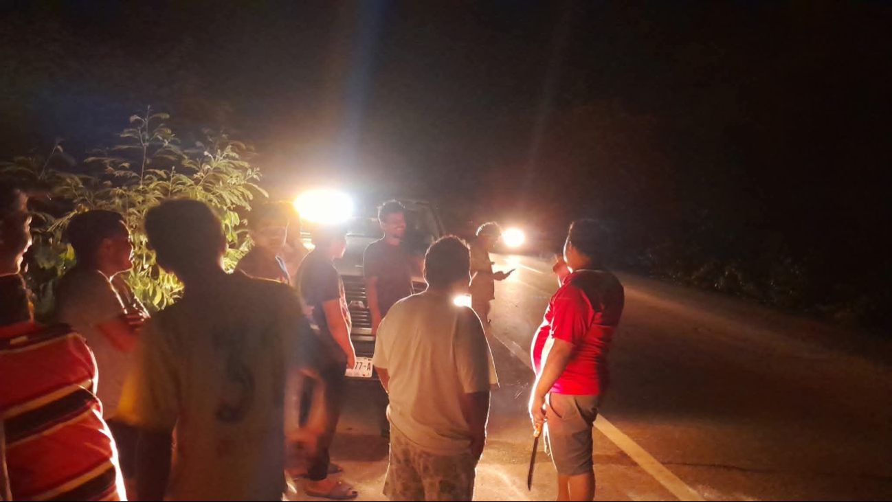 Se reportó un nuevo intento de robo de cableado eléctrico sobre la carretera federal Champotón – Campeche, a la altura de Ciudad del Sol. Se reportó un nuevo intento de robo de cableado eléctrico sobre la carretera federal Champotón – Campeche, a la altura de Ciudad del Sol.