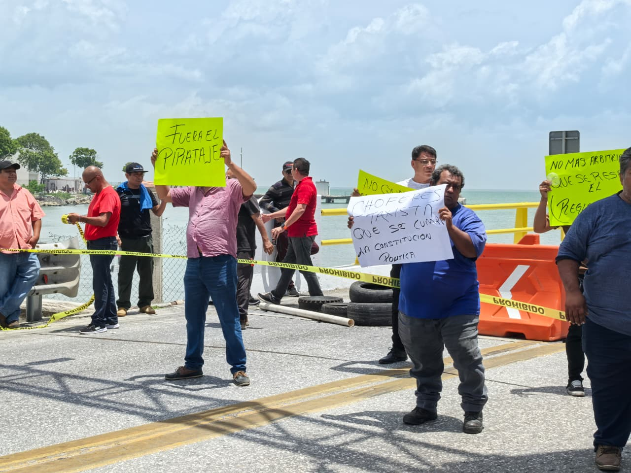 Taxistas en Ciudad del Carmen acusan a la ARTEC de solapar el pirataje del transporte Taxistas en Ciudad del Carmen acusan a la ARTEC de solapar el pirataje del transporte