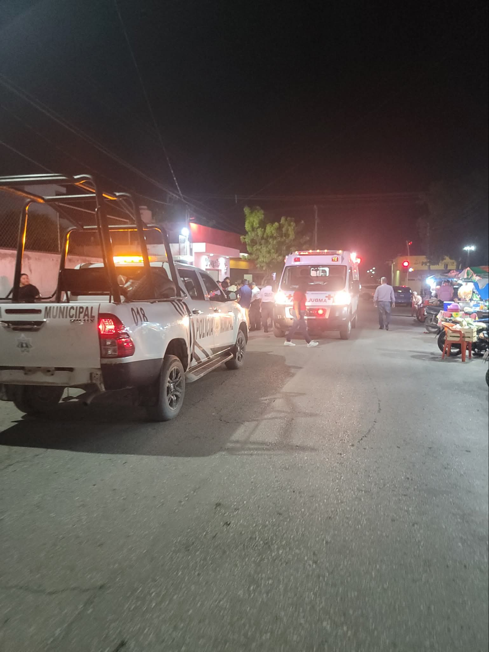Elementos policiacos y paramédicos de la Cruz Roja respondieron al llamado de emergencia. Elementos policiacos y paramédicos de la Cruz Roja respondieron al llamado de emergencia.